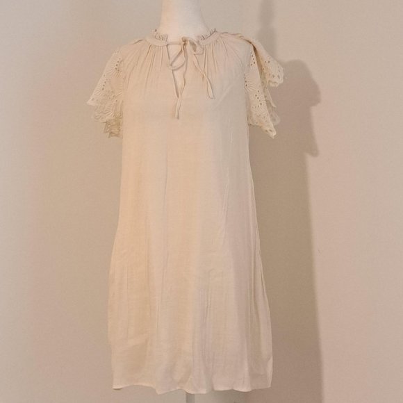 Who What Wear Eyelet Lace Flutter Sleeve Dress Size XS NWT - Picture 1 of 7